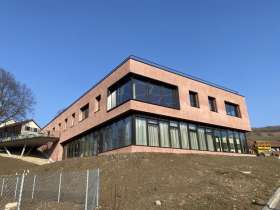 Das neue FIBL-Gebäude trägt den namen Alvarium, was so viel wie Bienenstock bedeutet. Es steht nicht nur am früheren Standort des Bienenhauses, sondern ist einem solchen auch architektonisch nachempfunden. Foto: Sonja Fasler Hübner