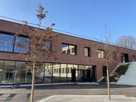 Das neue FIBL-Gebäude trägt den namen Alvarium, was so viel wie Bienenstock bedeutet. Es steht nicht nur am früheren Standort des Bienenhauses, sondern ist einem solchen auch architektonisch nachempfunden. Foto: Sonja Fasler Hübner